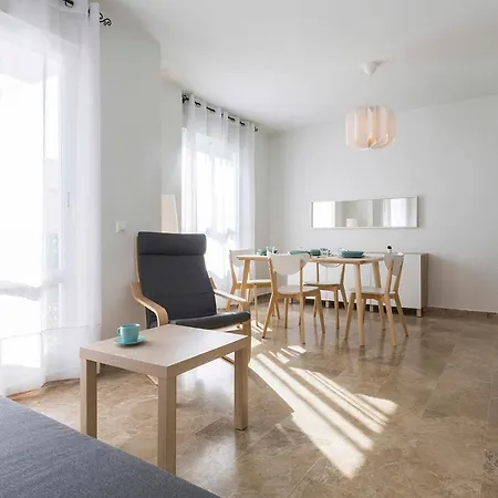 Apartment Azvalia - La Estacion, Piscina Y Junto A La Renfe